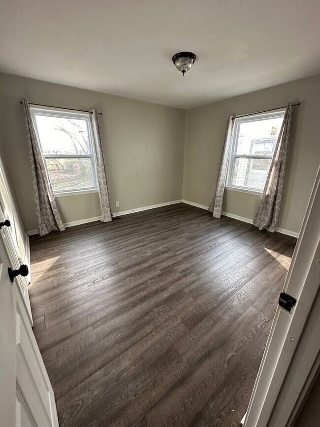 Building Photo - 3 bedroom/1 bath home