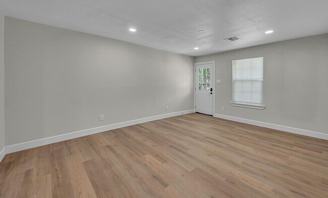 Foto del edificio - 2730 Proctor Ave