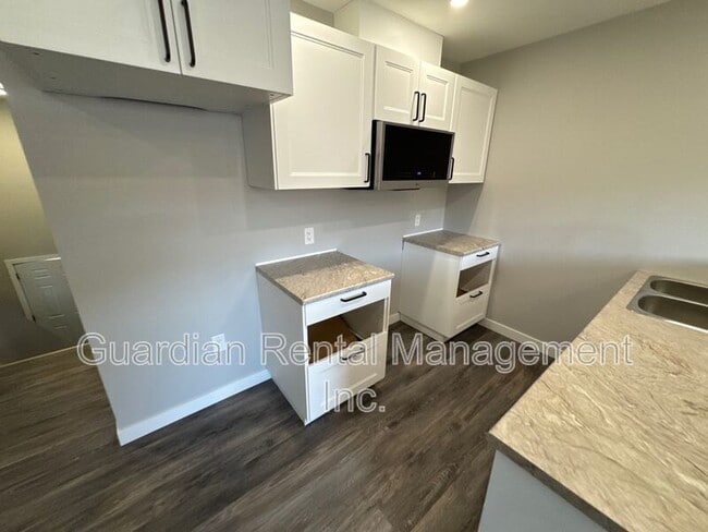 Building Photo - 215 Langworthy St