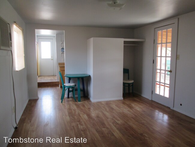 Building Photo - 1 br, 1 bath House - 45 E. Old Charleston