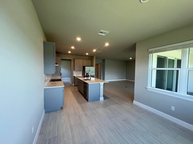 Foto del edificio - 6313 Cloverdale Ave