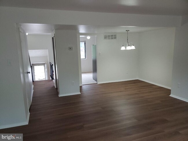 Building Photo - 7381 Hickory Log Cir