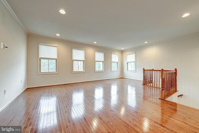 Building Photo - 42541 Dreamweaver Dr