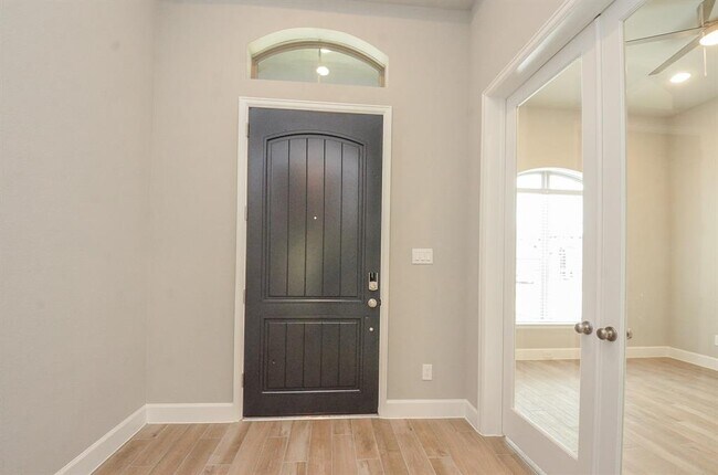 Foto del edificio - 1915 Creekwood Cove