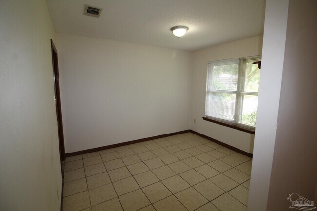 Foto del edificio - 7910 Reeders Ln