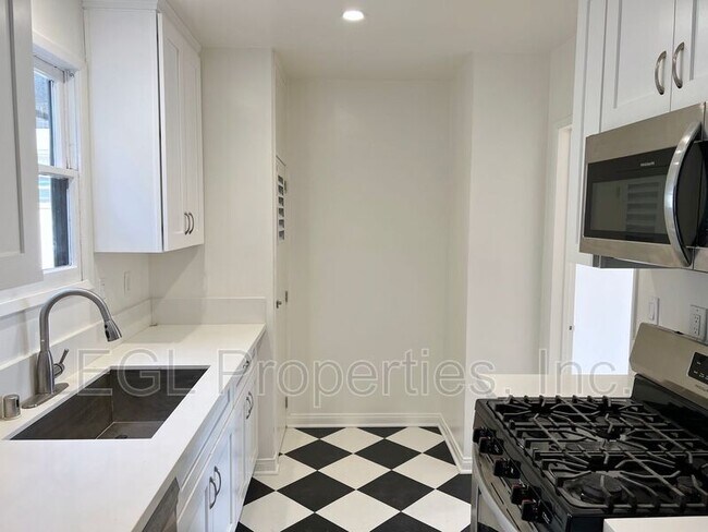 Building Photo - 5828 Condon Ave