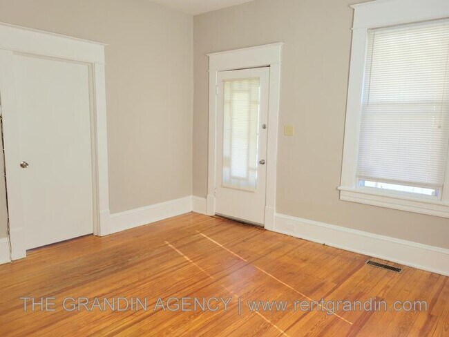 Foto del edificio - 1019 13th St SE