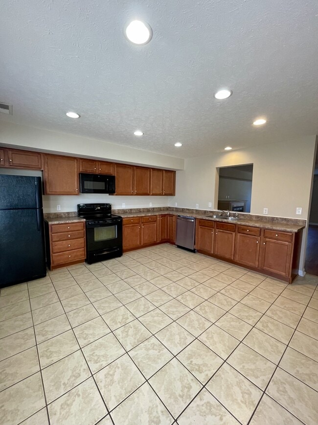 Building Photo - 607 Capstone Dr