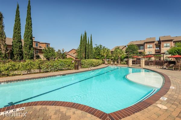 Foto principal - 8440 N Sam Houston Pky E