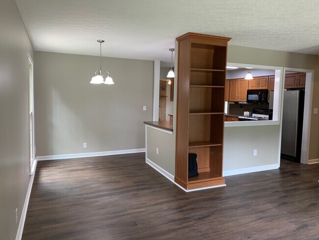 Building Photo - 12105 Wayside Ln