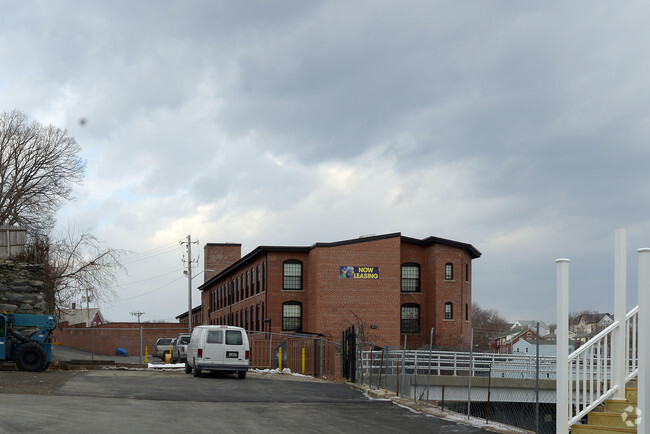 Building Photo - Glenark Landing Apartments