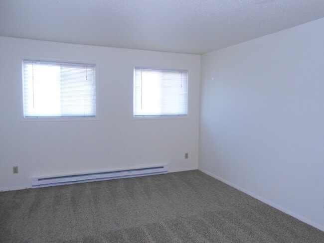 Building Photo - Cozy 2 Bed/1 Bath Apartment in North Lovel...