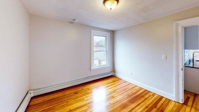 Building Photo - Charming 2 Bedroom 1 Bathroom apartment!