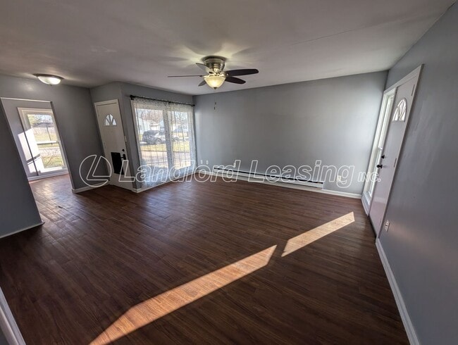 Building Photo - Well-Maintained 3 Bedroom Ranch with Fenced Yard and 2.5 Car Garage