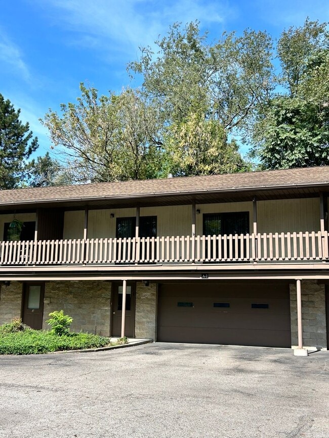 Building Photo - 219 S Milton St