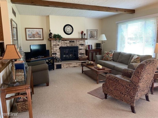 Building Photo - 3 br, 1.5 bath House - 1128 Riverton Dr