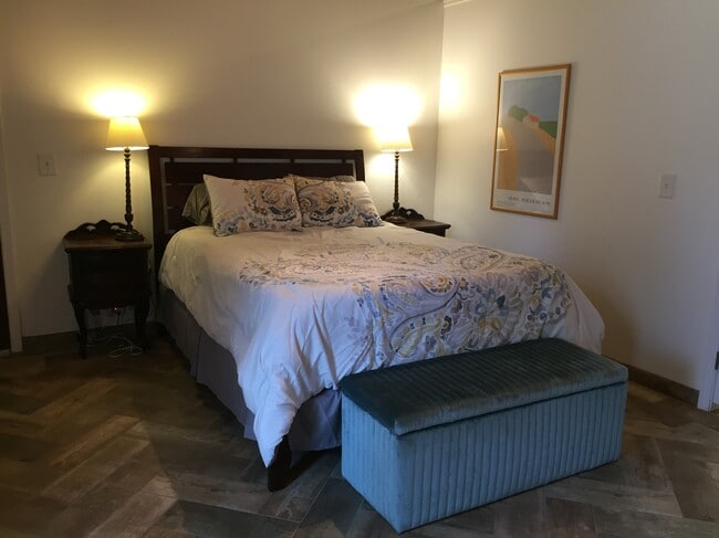 Building Photo - 1989 N Ridgeway Rd