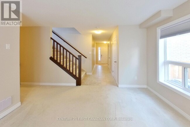 Building Photo - 910 Reeves Ave