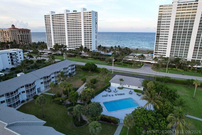 Building Photo - 2730 Banyan Rd