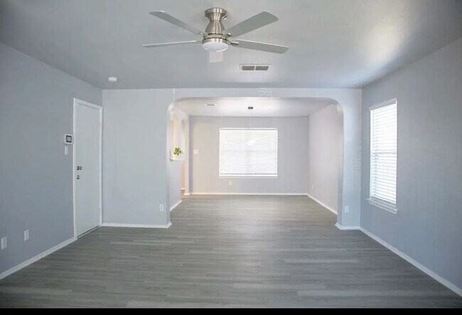 Foto del edificio - 9135 Granite Woods