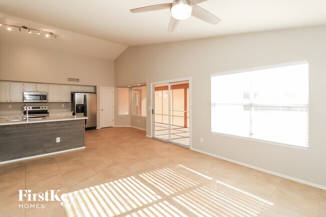 Foto del edificio - 12557 W Holly St