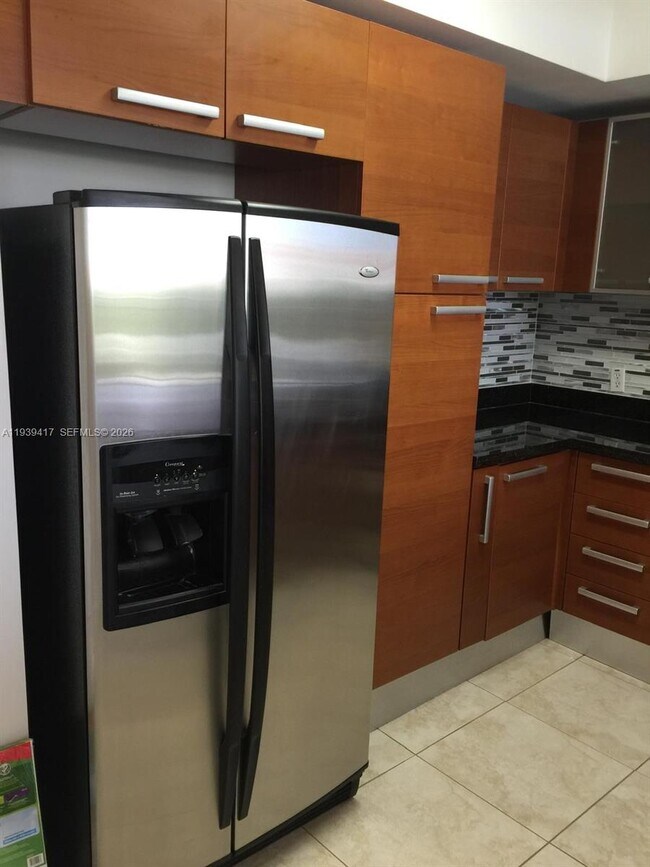 Foto del edificio - 2030 S Douglas Rd