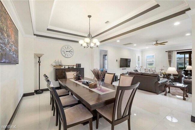 Foto del edificio - 6 br, 5.5 bath House - 8045 NW 115th Way