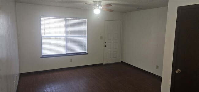 Foto del edificio - 632 Whitham Ave