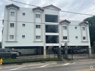 Building Photo - 218 SW 8th Ave