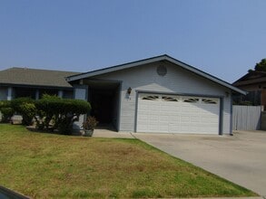 Building Photo - 188 Wave Ave