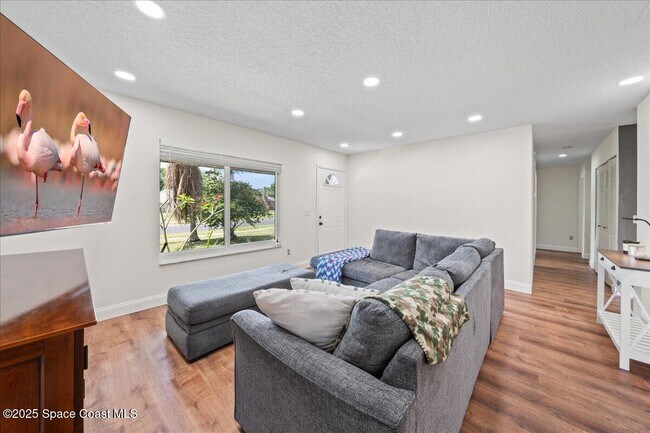 Foto del edificio - 1313 Ethel Cir NE