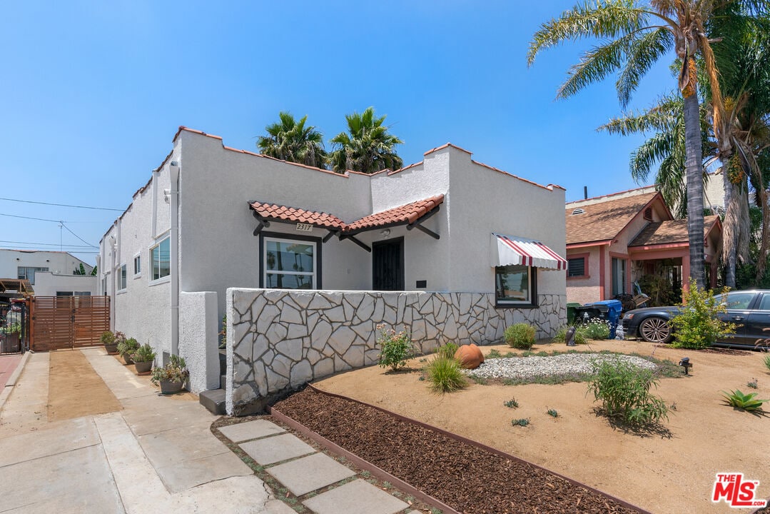 Primary Photo - 2317 Vineyard Ave