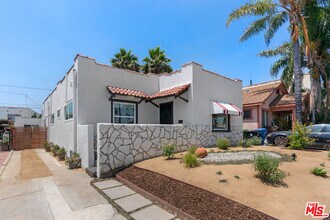 Building Photo - 2317 Vineyard Ave