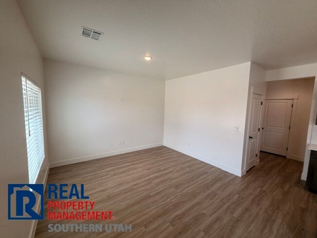 Building Photo - 5659 S Duel Ln