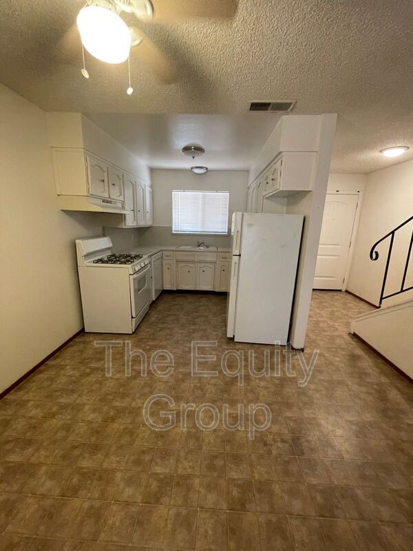 Building Photo - 1320 W Vassar Ave