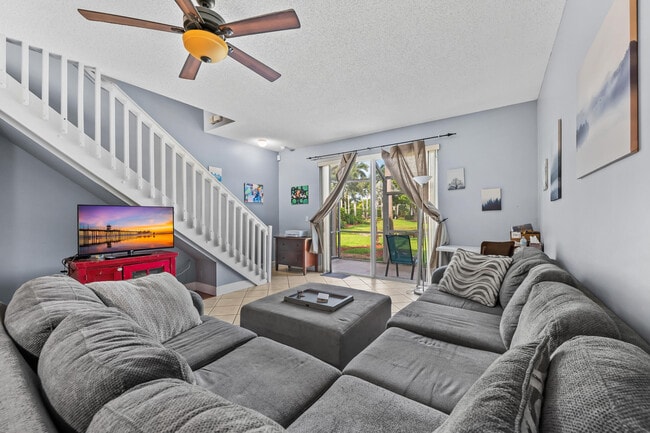 Building Photo - 2185 Salerno Cir