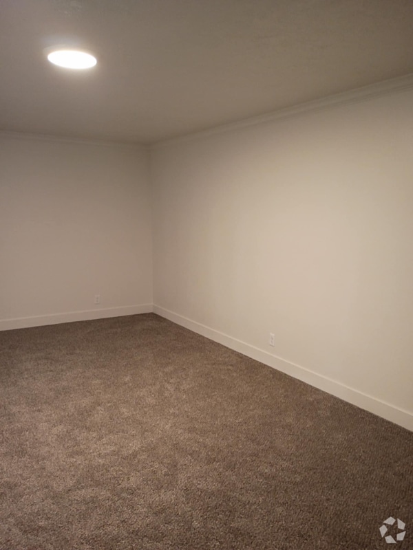 Building Photo - 1760 N 400 E