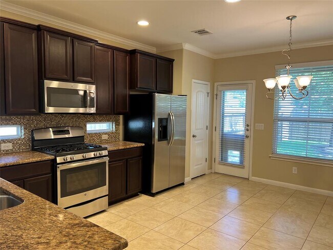 Building Photo - 13400 Briarwick Dr