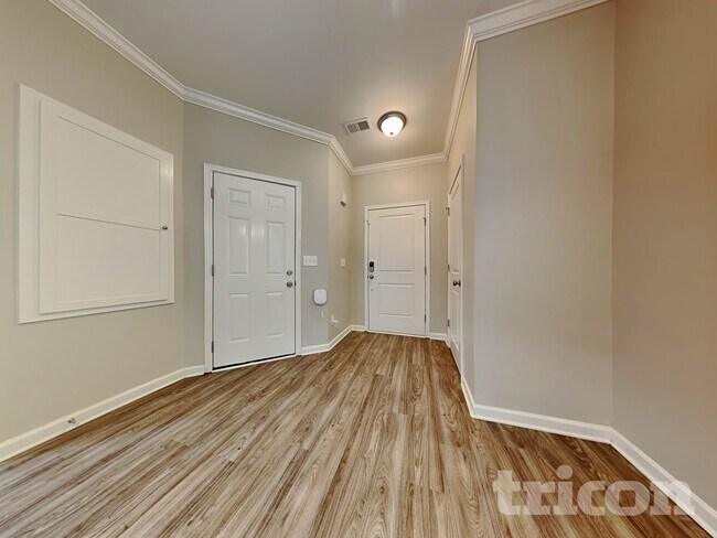 Foto del edificio - 336 Quiet Grove Dr