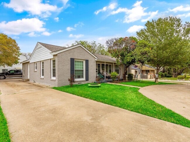 Foto del edificio - 3508 W Biddison St