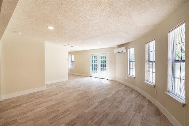 Building Photo - 1412 Vargas Rd