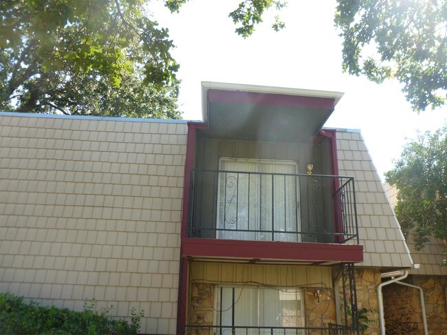 Building Photo - 1405 N Council Rd