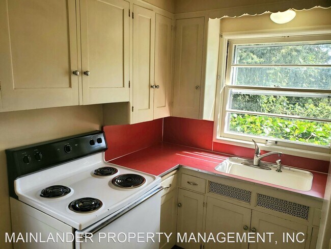 Building Photo - 3 br, 1 bath House - 525 SW BANCROFT STREET