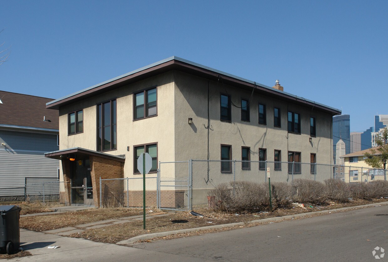 Primary Photo - 626 E 19th St