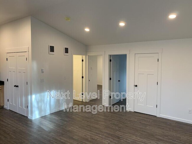 Foto del edificio - 416 Maple Dr