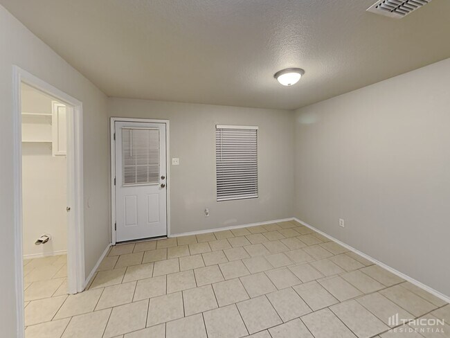 Foto del edificio - 4908 Parkrise Dr