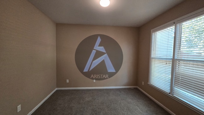 Foto del edificio - 223 Elmbrook Ln