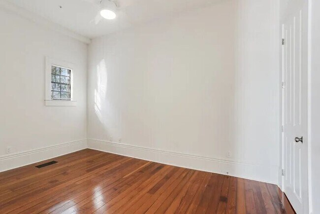 Building Photo - 2215 Second Street - Apt B