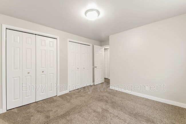 Building Photo - 1482 N 40 W