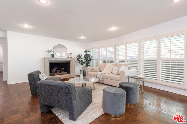 Foto del edificio - 2559 Hutton Dr